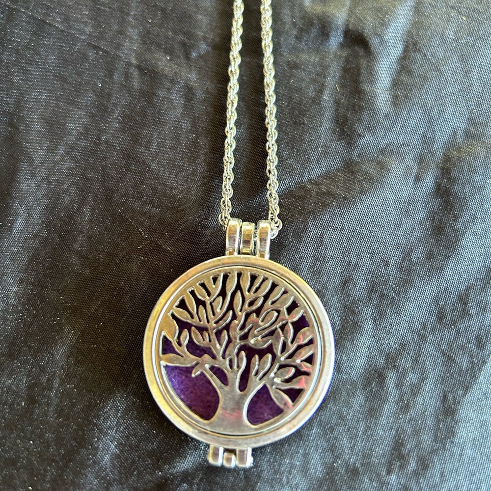 Aromatherapy necklace